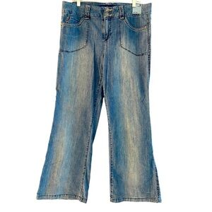 NWT Flare stretch faded light wash jeans by Avenue modern fit size 16
C